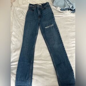 Abercrombie 90’s straight jean with distressing on thigh